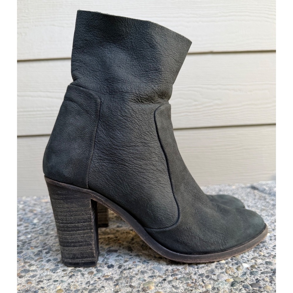 Black Pebbled Leather Ankle Boots Stacked Block Heel Round Toe Side Zip Size 9.5